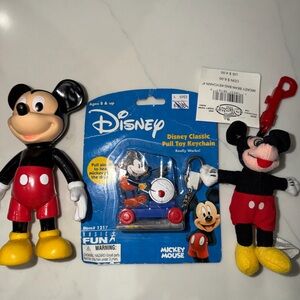 Disney Mickey Mouse collectible Figure and Keychain Set NWT vintage